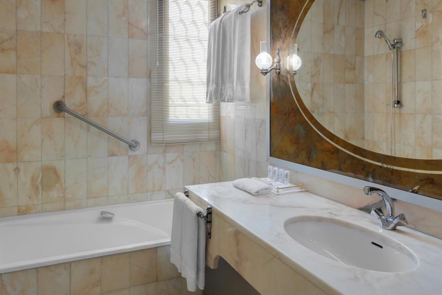 Meredith Inn — Bathroom