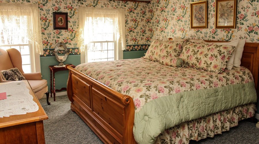 Meredith Inn — Guest room