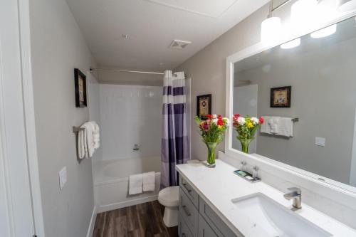 Meridian Condoresorts — Bathroom
