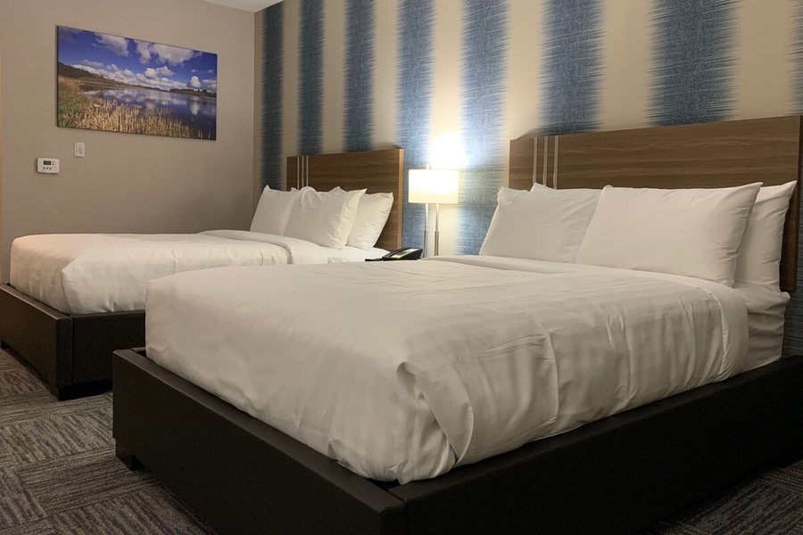 Meridian Inn Hotel — Guest room
