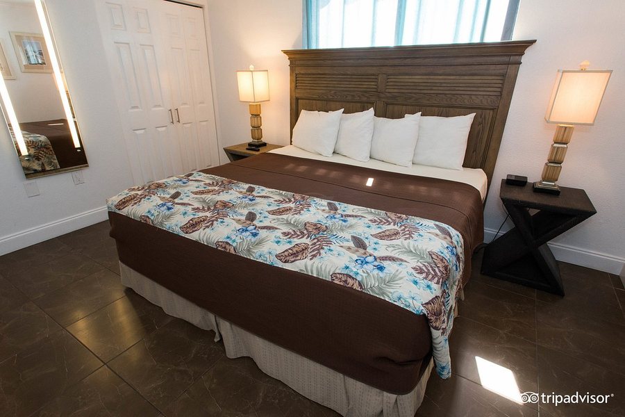 Meridian Plaza By Beach Vacations — Guest room