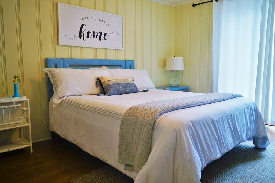 Meris Gardens Bed Breakfast — Guest room