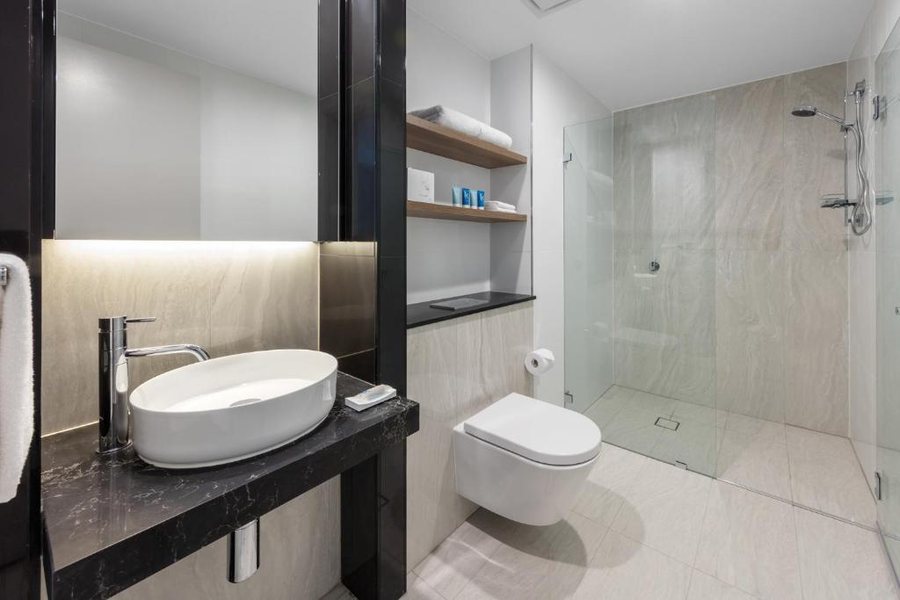 Meriton Suites Sussex Street Sydney — Bathroom