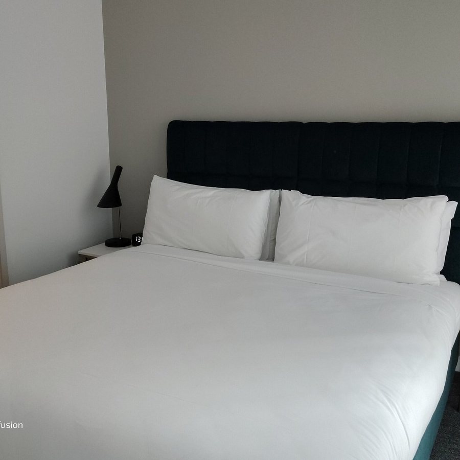 Meriton Suites Sussex Street Sydney — Guest room