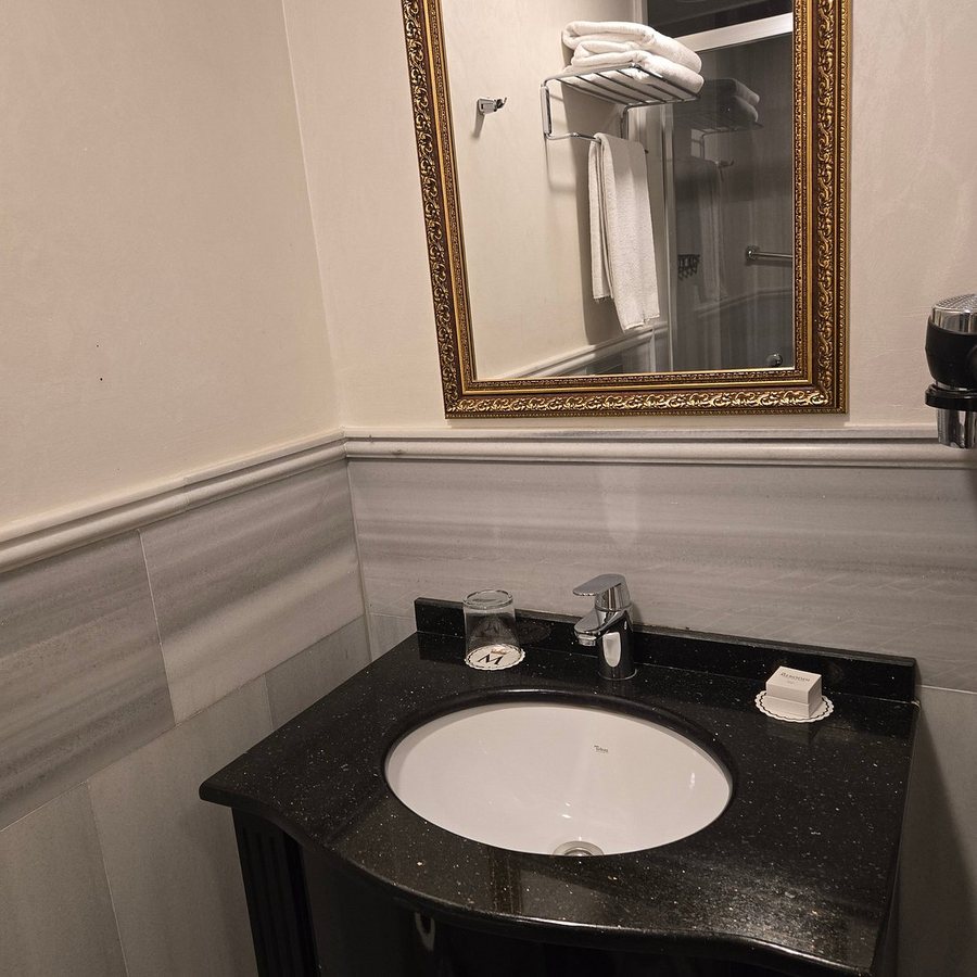Meroddi Barnathan Hotel Istanbul — Bathroom
