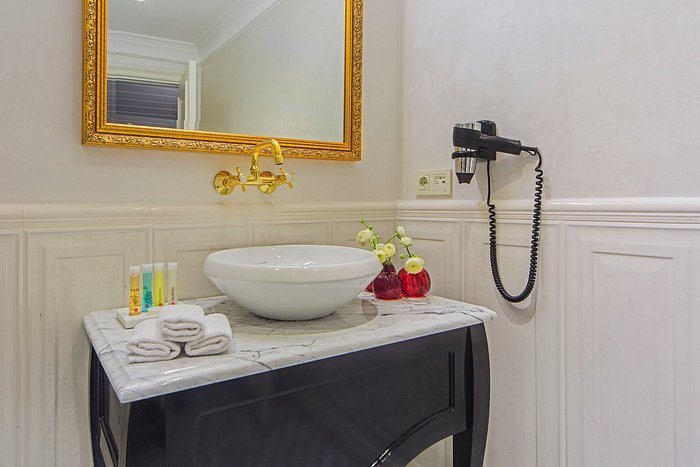 Meroddi Galata Mansion Istanbul — Bathroom