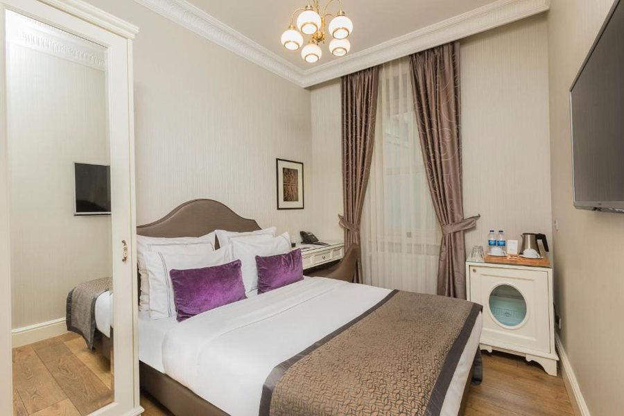 Meroddi Galata Mansion Istanbul — Guest room