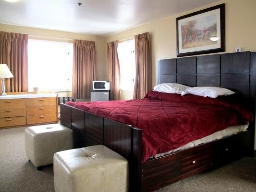 Merrill Field Inn — Guest room