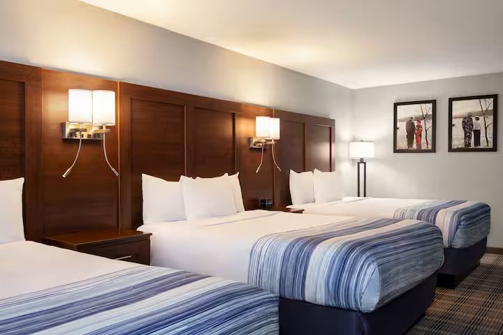 Merrimac Inn And Suites — Guest room