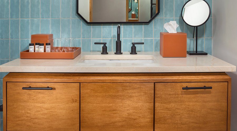 Merriweather Lakehouse Autograph Collection — Bathroom
