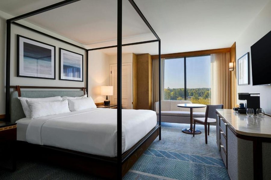 Merriweather Lakehouse Autograph Collection — Guest room