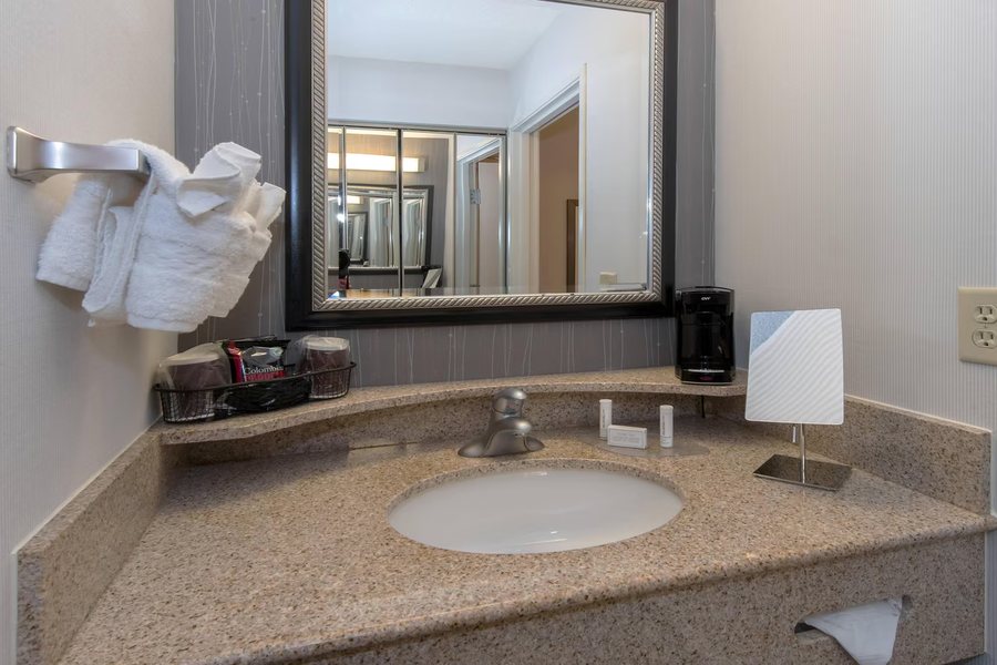 Merry Acres Inn — Bathroom