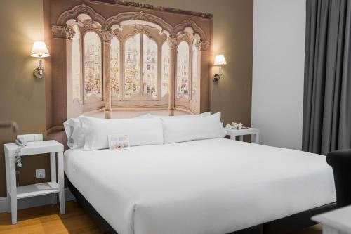 Meson Castilla Atiram Barcelona Catalonia — Guest room