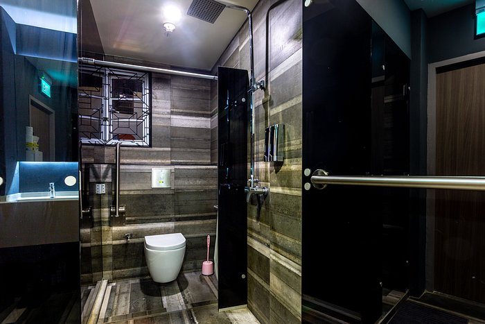 MET A Space Pod Arab Street — Bathroom
