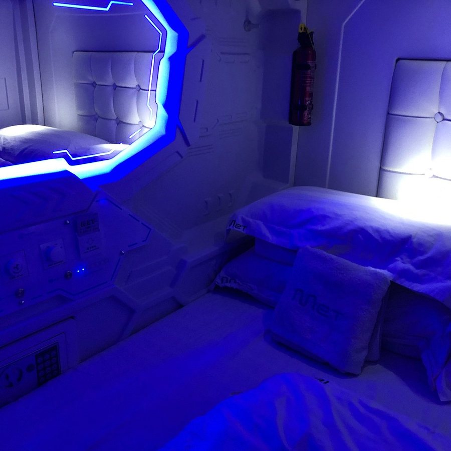 MET A Space Pod Arab Street — Guest room