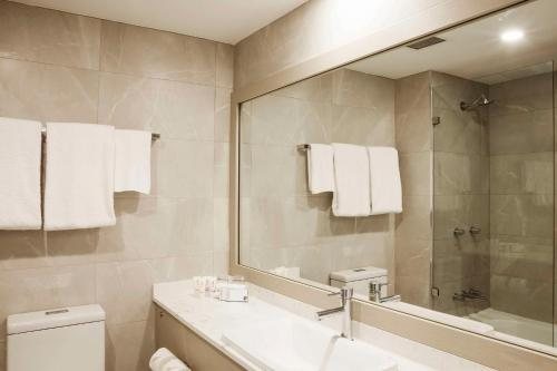 Metro Apartments on King — Bathroom
