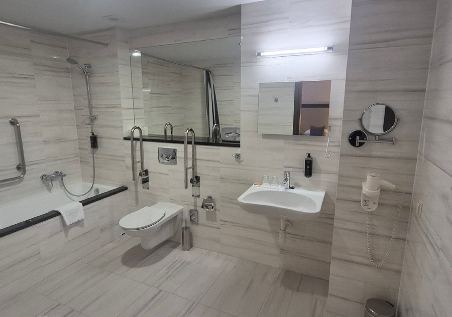 Metropolitan Boutique Hotel — Bathroom