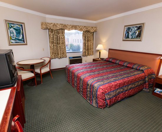 Metropolitan Inn Suites Los Angeles California — Guest room