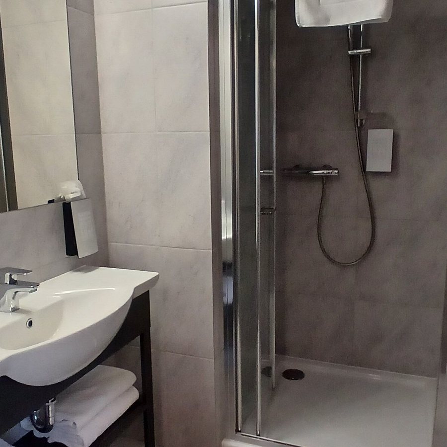 Metropolo Krakow by Golden Tulip — Bathroom