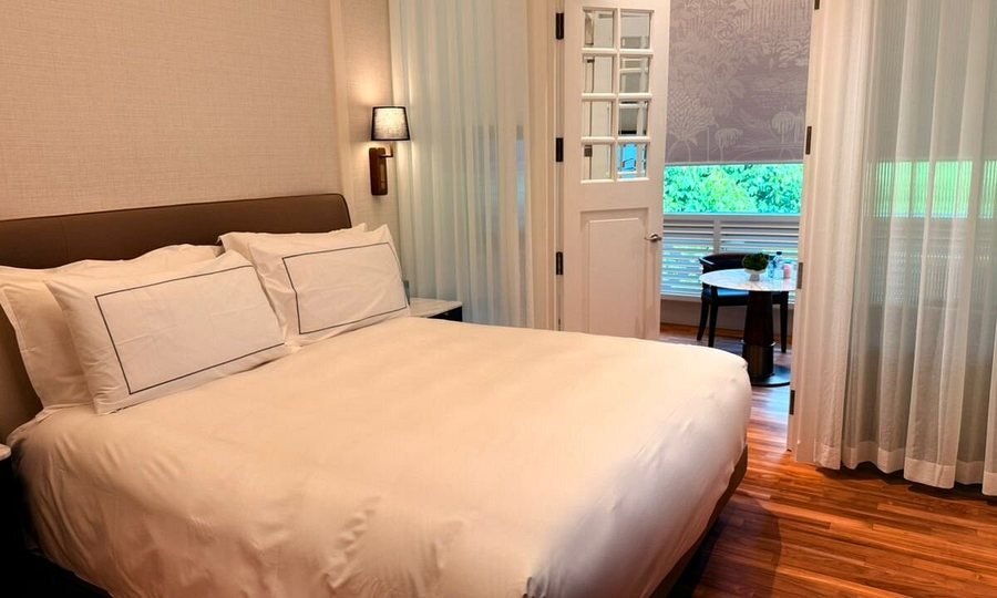 METT Singapore — Guest room