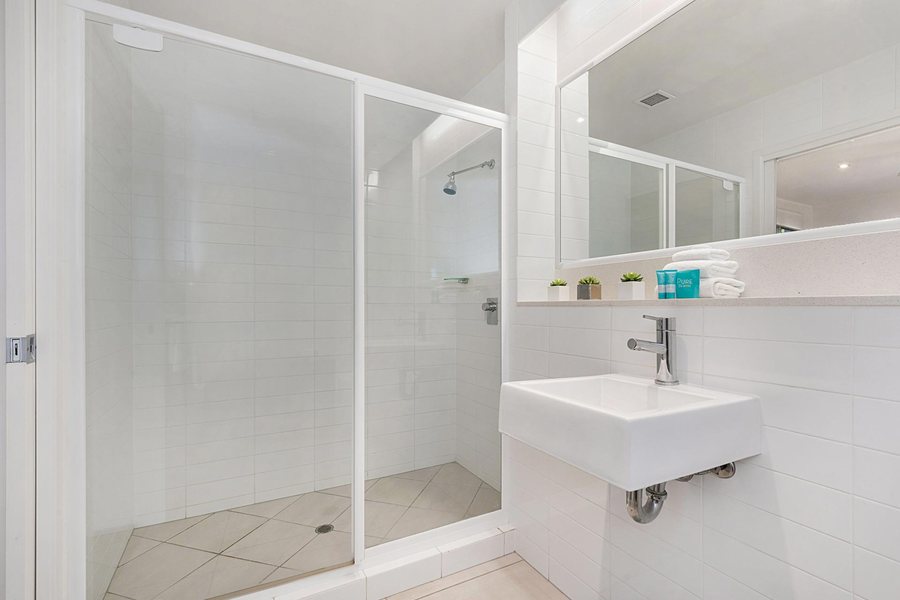 Metzo Noosa Resort — Bathroom