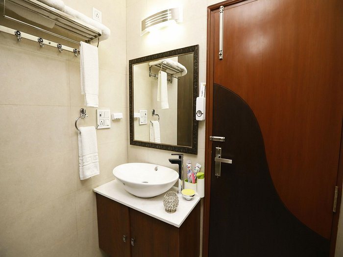 MGM Residency — Bathroom
