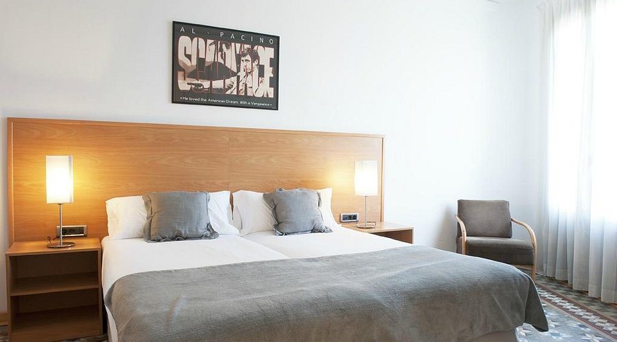 MH Apartments Liceo Barcelona Catalonia — Guest room
