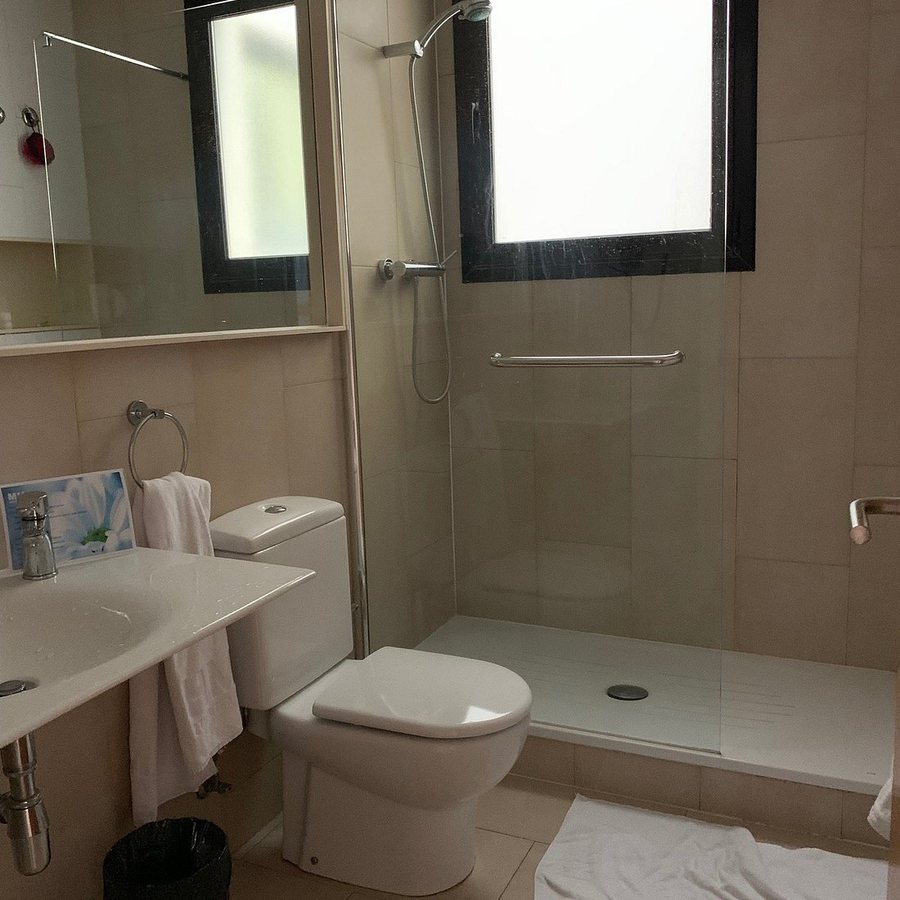 MH Apartments Sant Pau Barcelona Catalonia — Bathroom