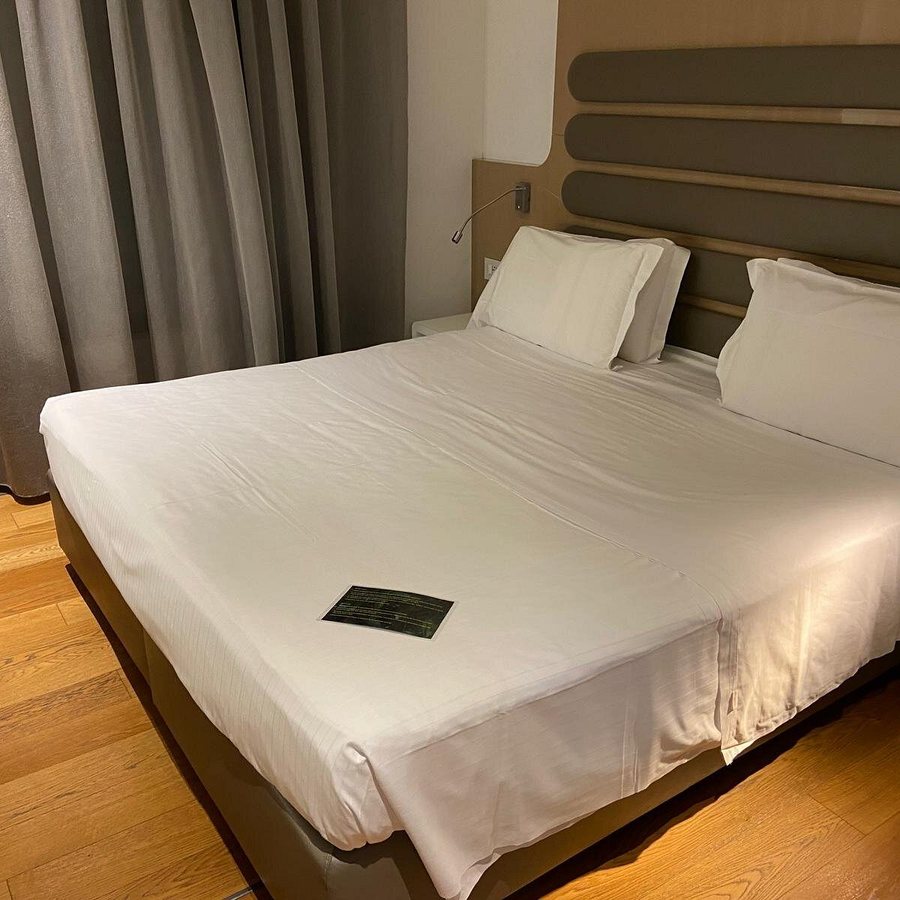 MH Florence Hotel — Guest room
