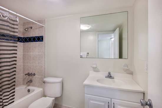 Mia Airport Villas Miami Florida — Bathroom