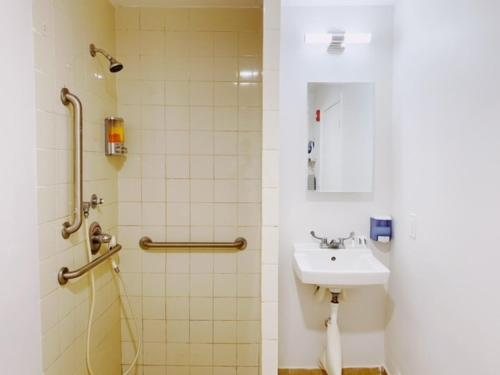 Miami International Apartments By Lowkl Miami Beach Florida — Bathroom