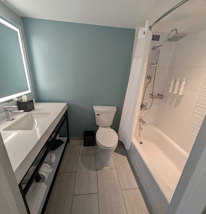 Miami Marriott Biscayne Bay Miami Florida — Bathroom