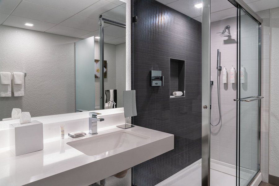Miami Marriott Dadeland Miami Florida — Bathroom