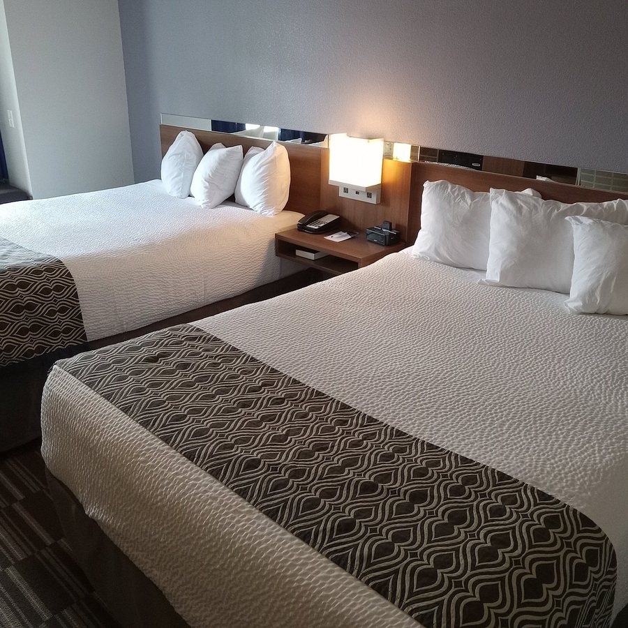 Microtel Inn Suites by Wyndham Altoona — Guest room