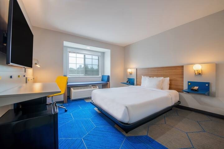 Microtel Inn Suites by Wyndham Anderson Clemson — Guest room