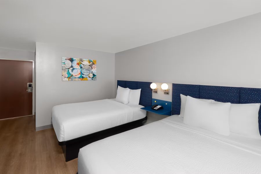 Microtel Inn Suites by Wyndham Baton Rouge — Guest room