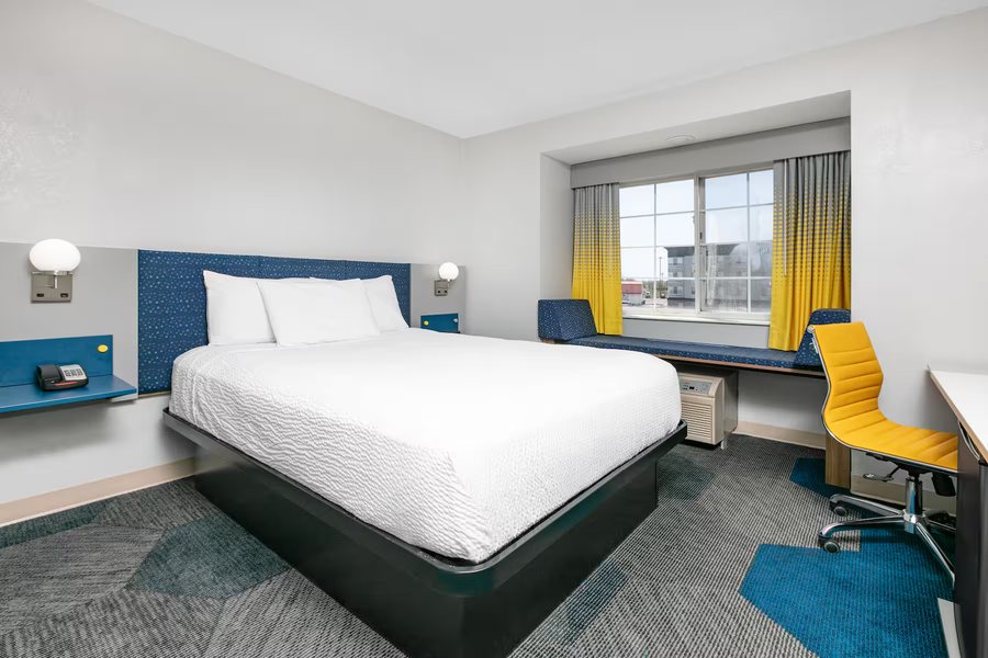 Microtel Inn Suites by Wyndham Beckley East — Guest room