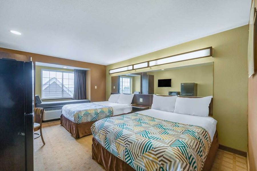 Microtel Inn Suites by Wyndham Breaux Bridge — Guest room
