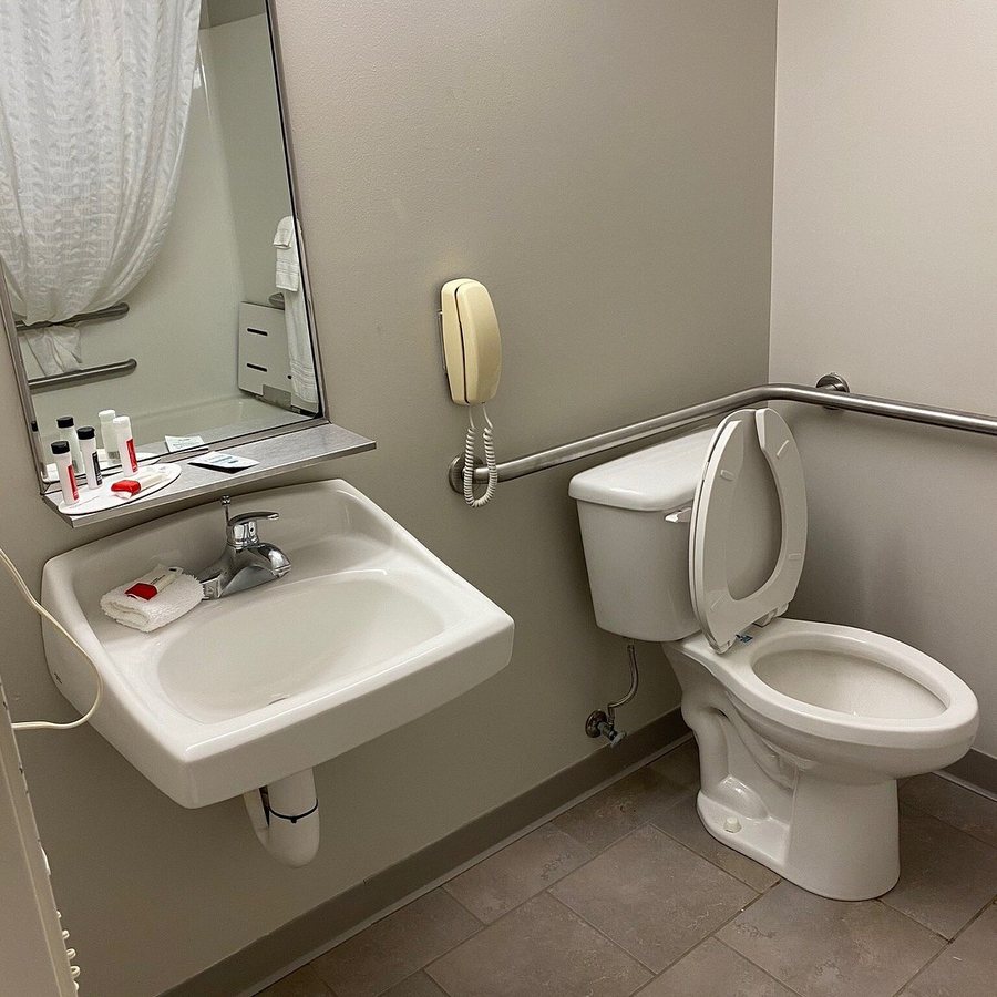 Microtel Inn Suites by Wyndham Bridgeport — Bathroom