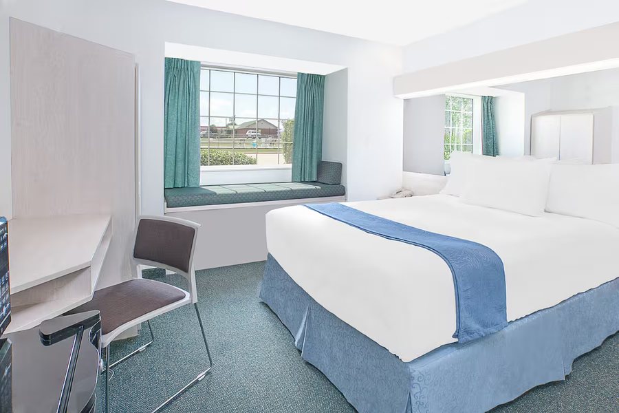 Microtel Inn Suites by Wyndham Broken Bow — Guest room