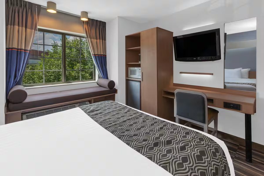 Microtel Inn Suites by Wyndham BWI Airport Baltimore — Guest room