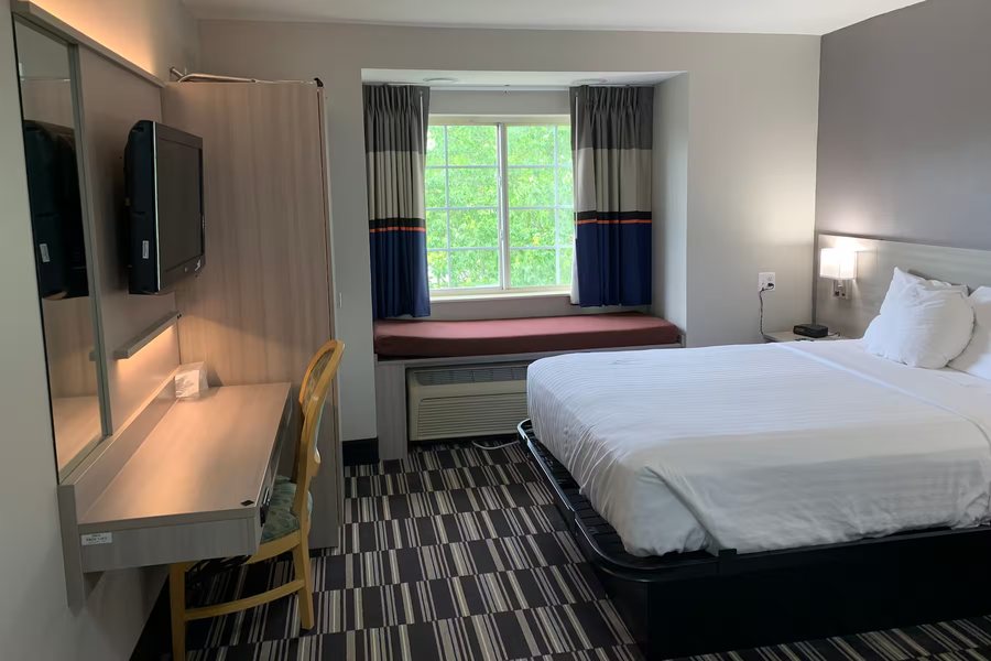 Microtel Inn Suites by Wyndham Charlotte University Place — Guest room