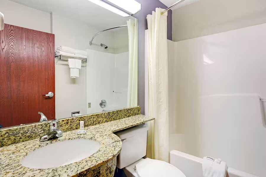Microtel Inn Suites By Wyndham Cherokee — Bathroom