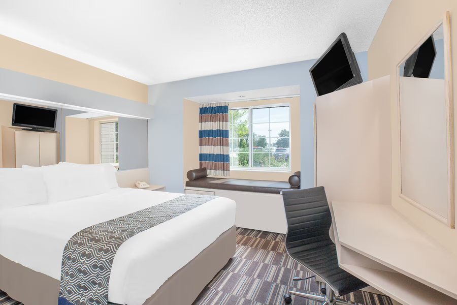 Microtel Inn Suites by Wyndham Clear Lake — Guest room
