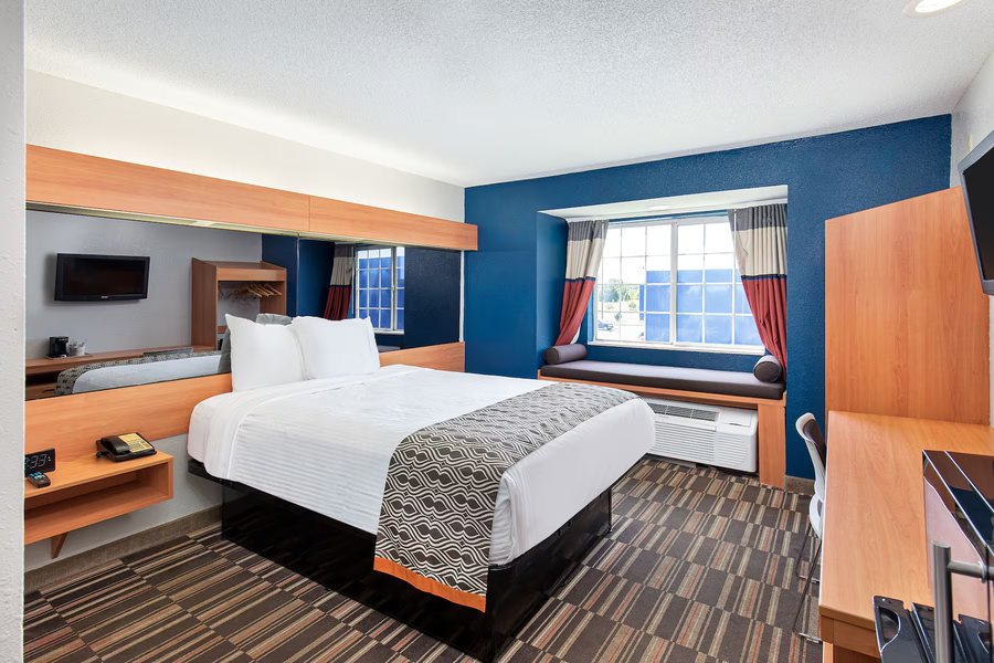 Microtel Inn Suites by Wyndham Cordova Memphis By Wolfchas — Guest room