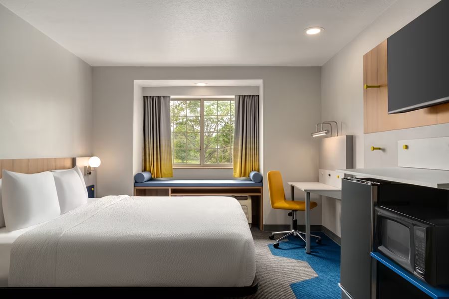 Microtel Inn Suites by Wyndham Culpeper — Guest room