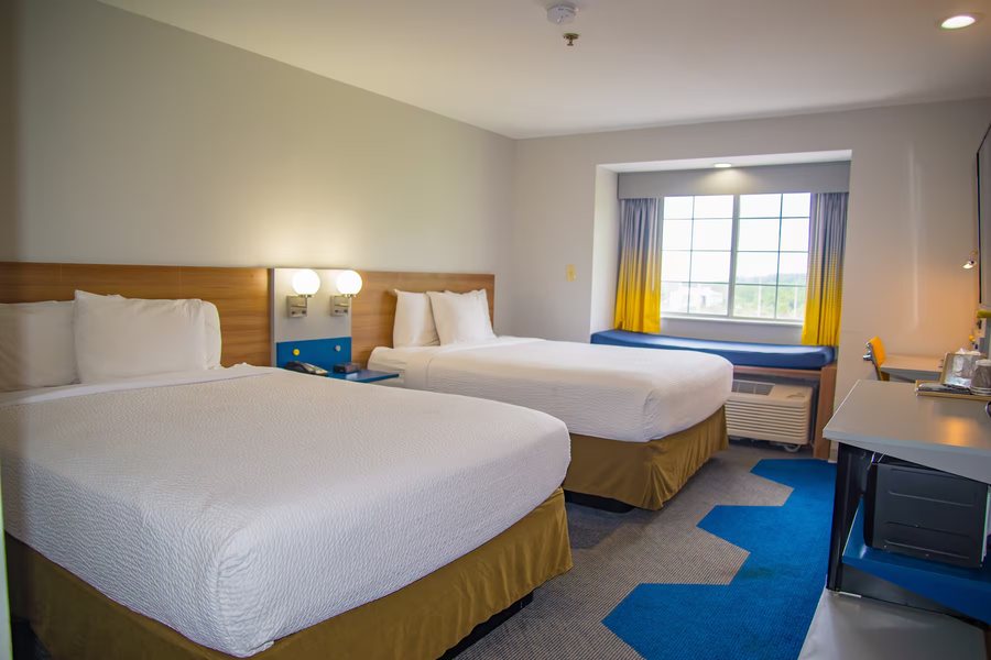 Microtel Inn Suites by Wyndham Daphne Mobile — Guest room