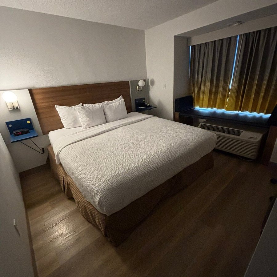 Microtel Inn Suites by Wyndham Denver — Guest room