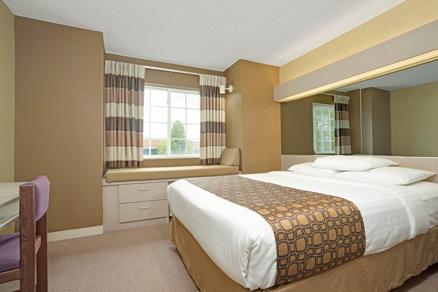 Microtel Inn Suites by Wyndham Eagan St Paul — Guest room