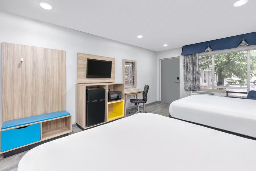Microtel Inn Suites by Wyndham Ft Worth North At Fossil — Guest room